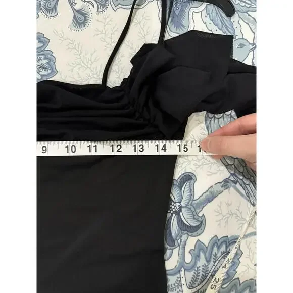 NWT Urban Outfitters Bella Black Cold Shoulder Cropped Top- Size Medium - Picture 9 of 9